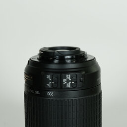 Nikon AF-S DX VR Zoom-Nikkor 55-200mm F4-5.6G IF-ED Nikon AF-S DX VR Zoom-Nikkor 55-200mm F4-5.6G IF-ED