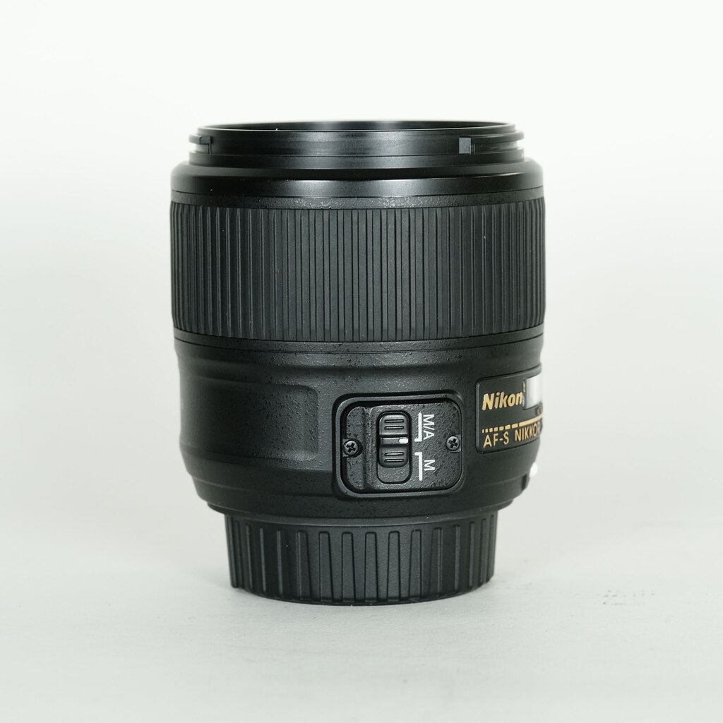 Nikon AF-S NIKKOR 35mm f/1.8G ED Nikon AF-S NIKKOR 35mm f/1.8G ED