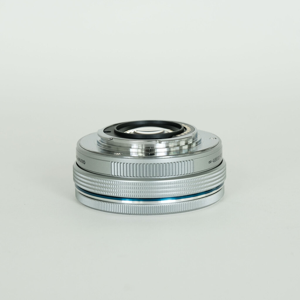 OLYMPUS M.ZUIKO DIGITAL ED 14-42mm F3.5-5.6 EZ シルバーの