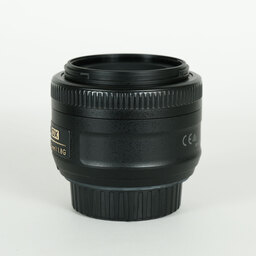 Nikon AF-S DX NIKKOR 35mm f/1.8G Nikon AF-S DX NIKKOR 35mm f/1.8G