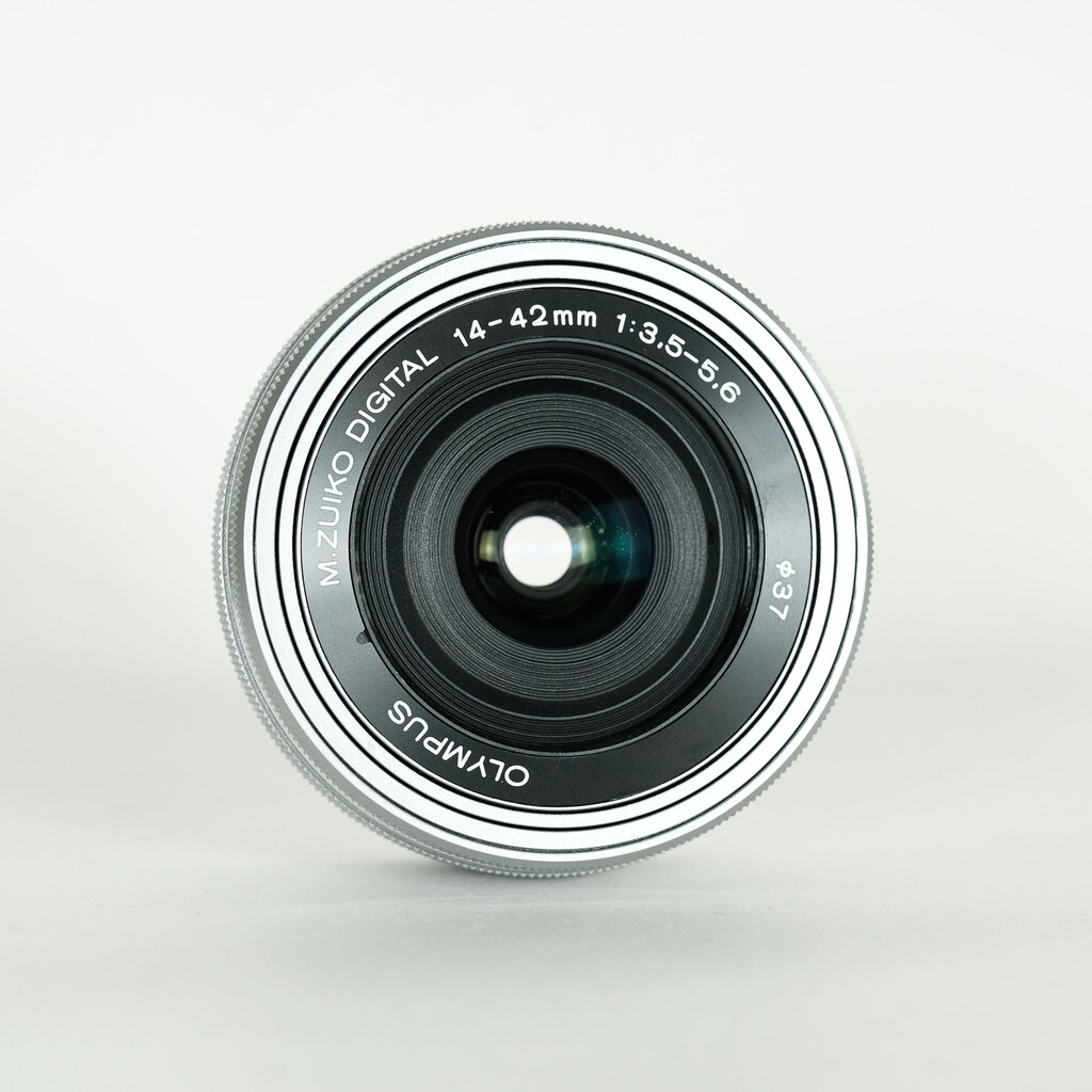 OLYMPUS M.ZUIKO DIGITAL ED 14-42mm F3.5-5.6 EZ シルバー