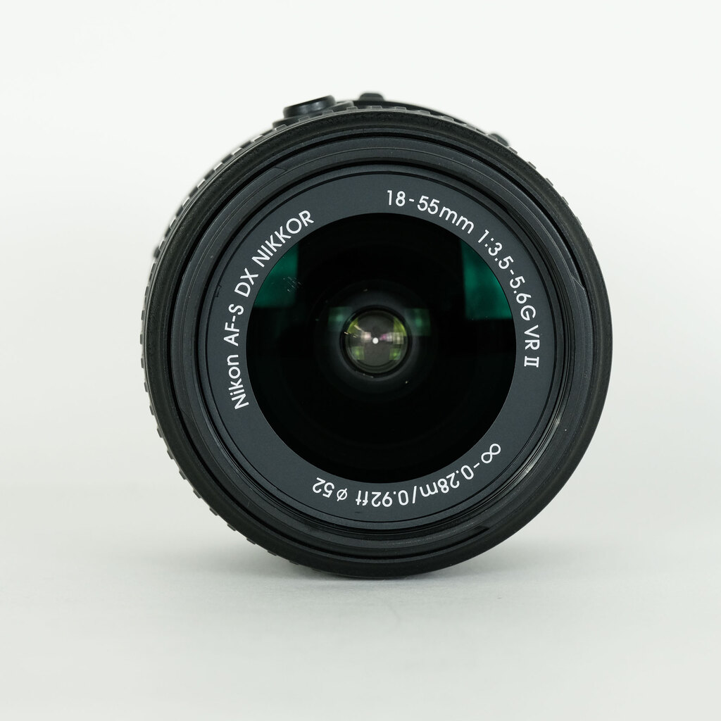 Nikon AF-S DX NIKKOR 18-55mm f3.5-5.6G VR II Nikon AF-S DX NIKKOR 18-55mm f3.5-5.6G VR II