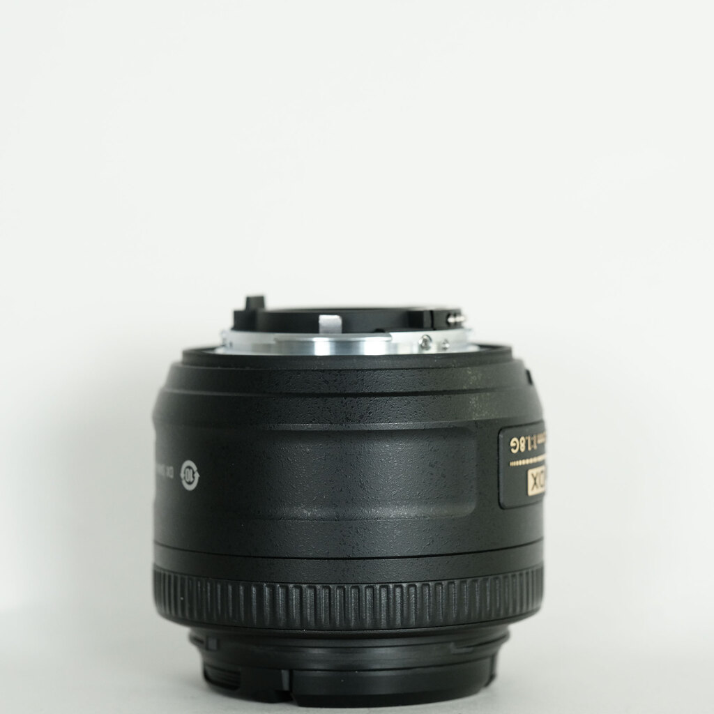 Nikon AF-S DX NIKKOR 35mm f/1.8G Nikon AF-S DX NIKKOR 35mm f/1.8G