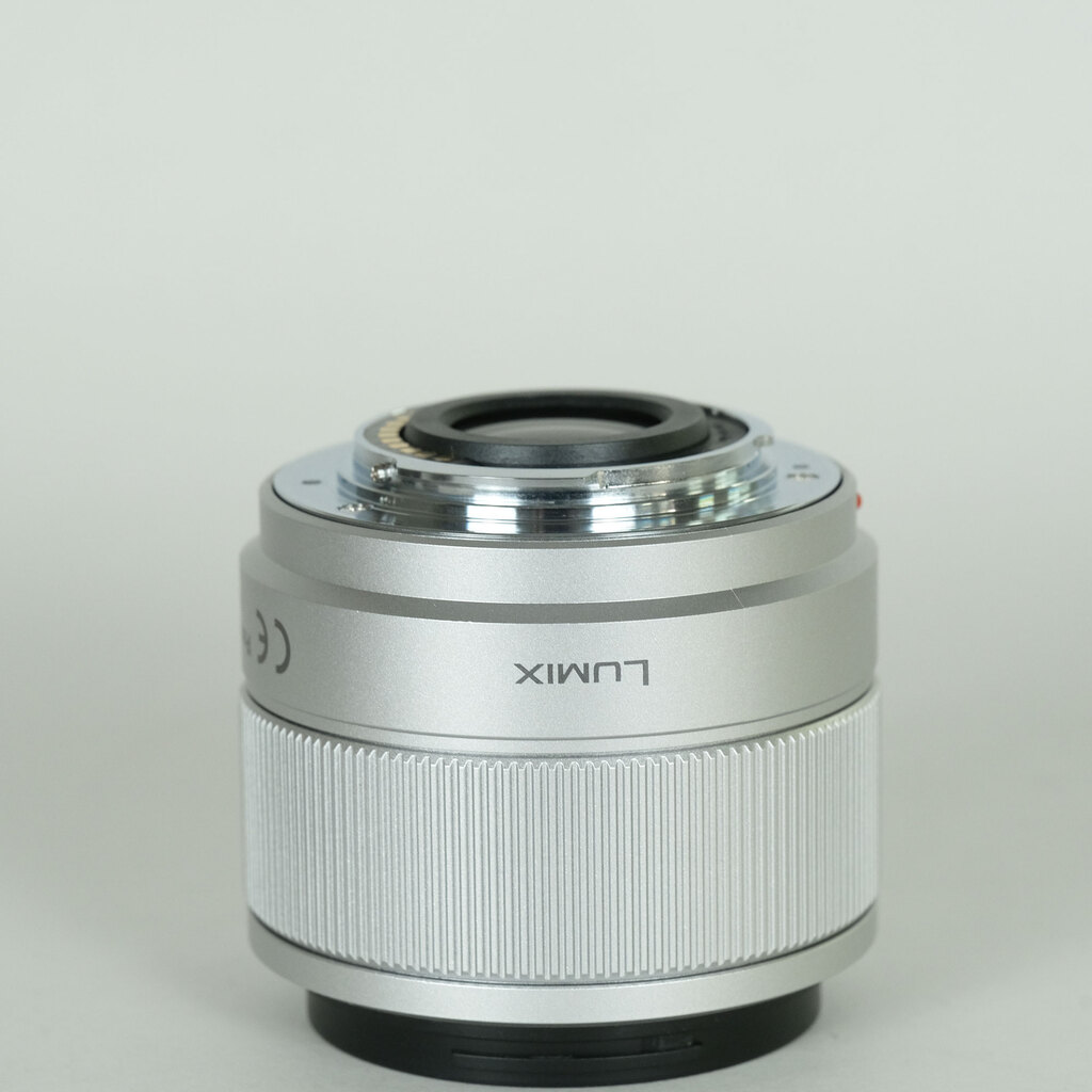 Panasonic LUMIX G 25mm F1.7 ASPH. Panasonic LUMIX G 25mm F1.7 ASPH.