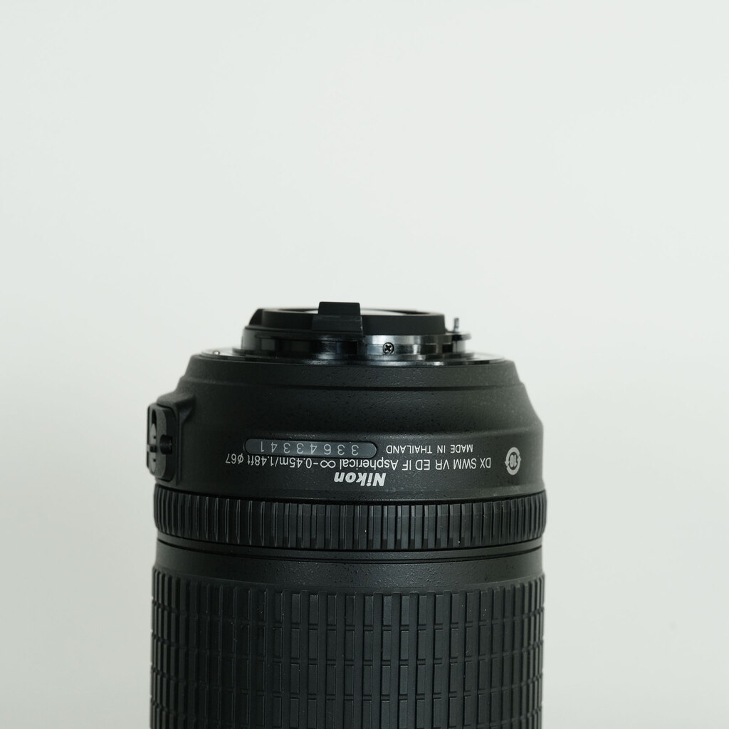 Nikon AF-S DX NIKKOR 18-105mm F3.5-5.6G ED VR Nikon AF-S DX NIKKOR 18-105mm F3.5-5.6G ED VR