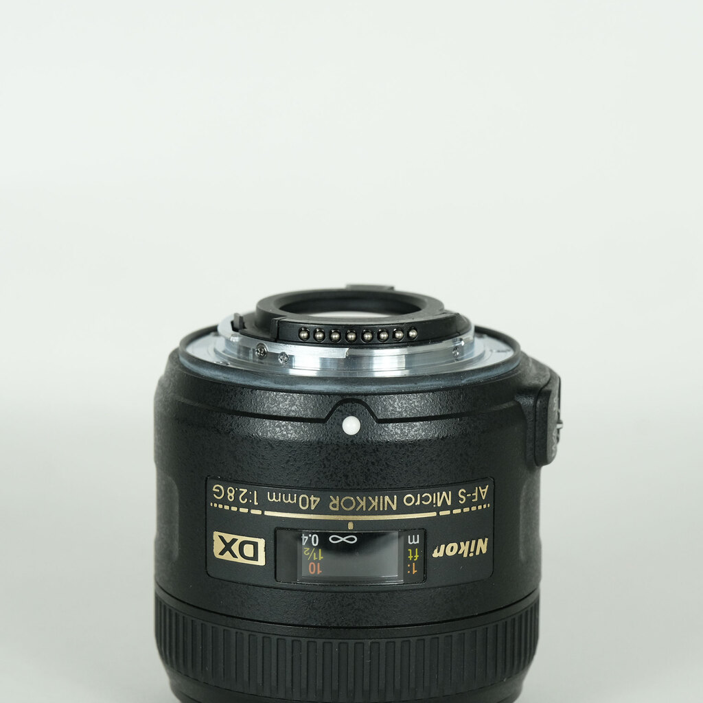 Nikon AF-S DX Micro NIKKOR 40mm f/2.8G Nikon AF-S DX Micro NIKKOR 40mm f/2.8G