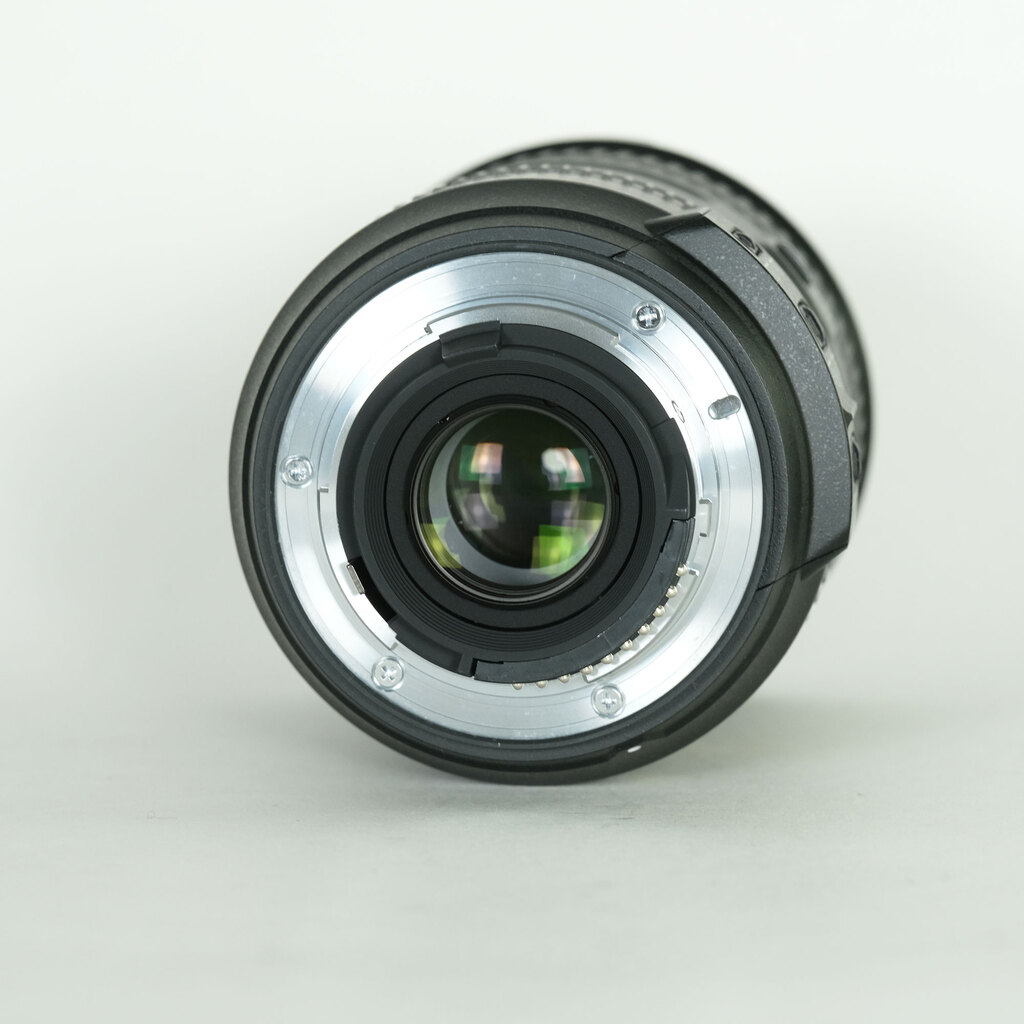 Nikon AF-S DX NIKKOR 18-200mm F3.5-5.6G ED VR II Nikon AF-S DX NIKKOR 18-200mm F3.5-5.6G ED VR II