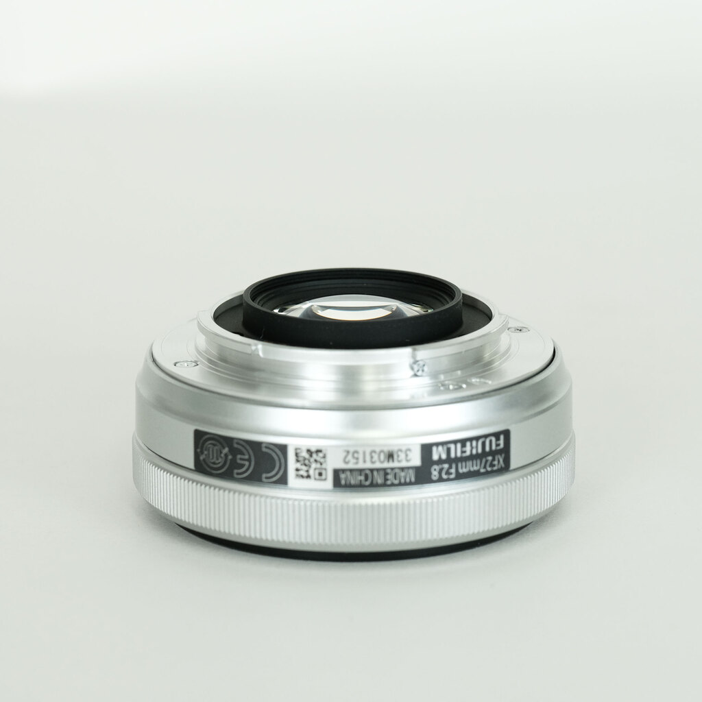 FUJIFILM フジフィルム XF 27mm F2.8 単焦点レンズ シルバー 富士フイルム、単焦点レンズ「XF27mmF2.8」のシルバーを10/12