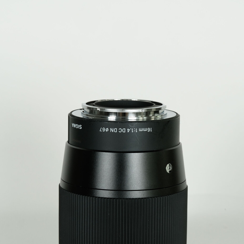 SIGMA 16mm F1.4 DC DN レンズ 5月末まで出品 Amazon.co.jp: シグマ(Sigma) レンズ 16mm F1.4 DC DN マイクロ