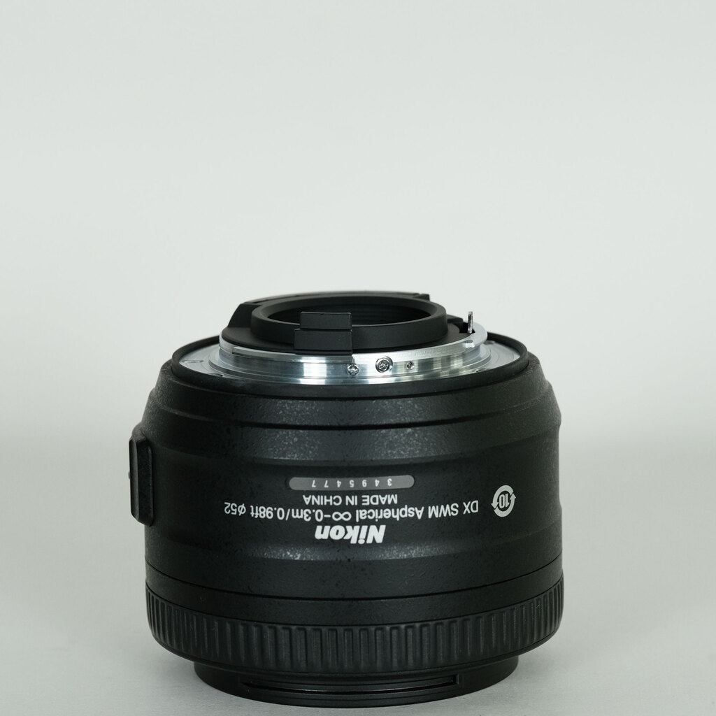 Nikon AF-S DX NIKKOR 35mm f/1.8G Nikon AF-S DX NIKKOR 35mm f/1.8G