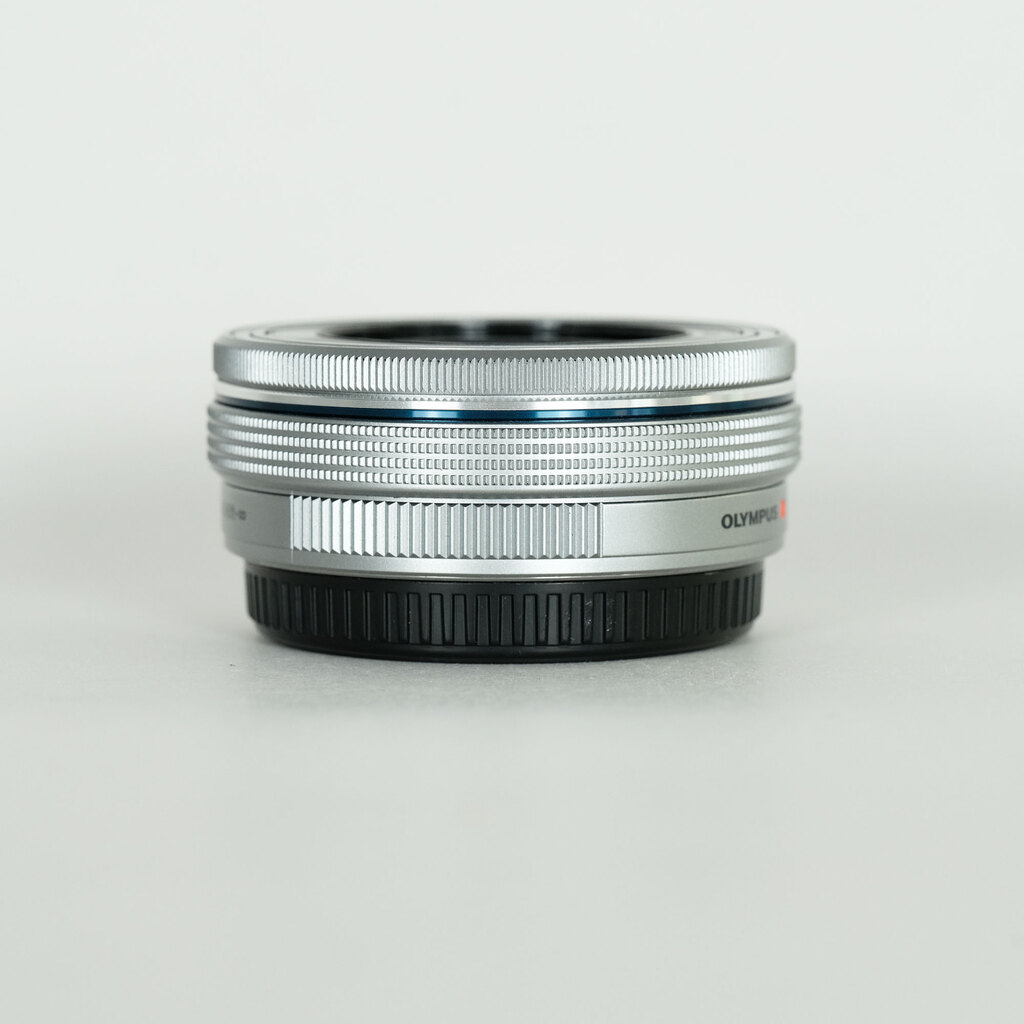 OLYMPUS M.ZUIKO DIGITAL ED 14-42mm F3.5-5.6 EZ シルバーの