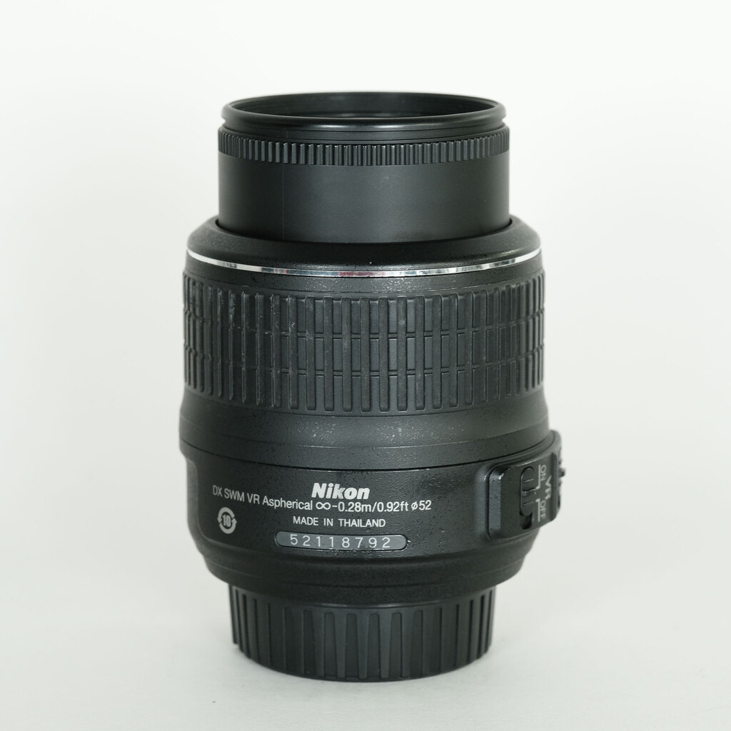 Nikon AF-S DX NIKKOR 18-55mm F3.5-5.6 G VR Nikon AF-S DX NIKKOR 18-55mm F3.5-5.6 G VR