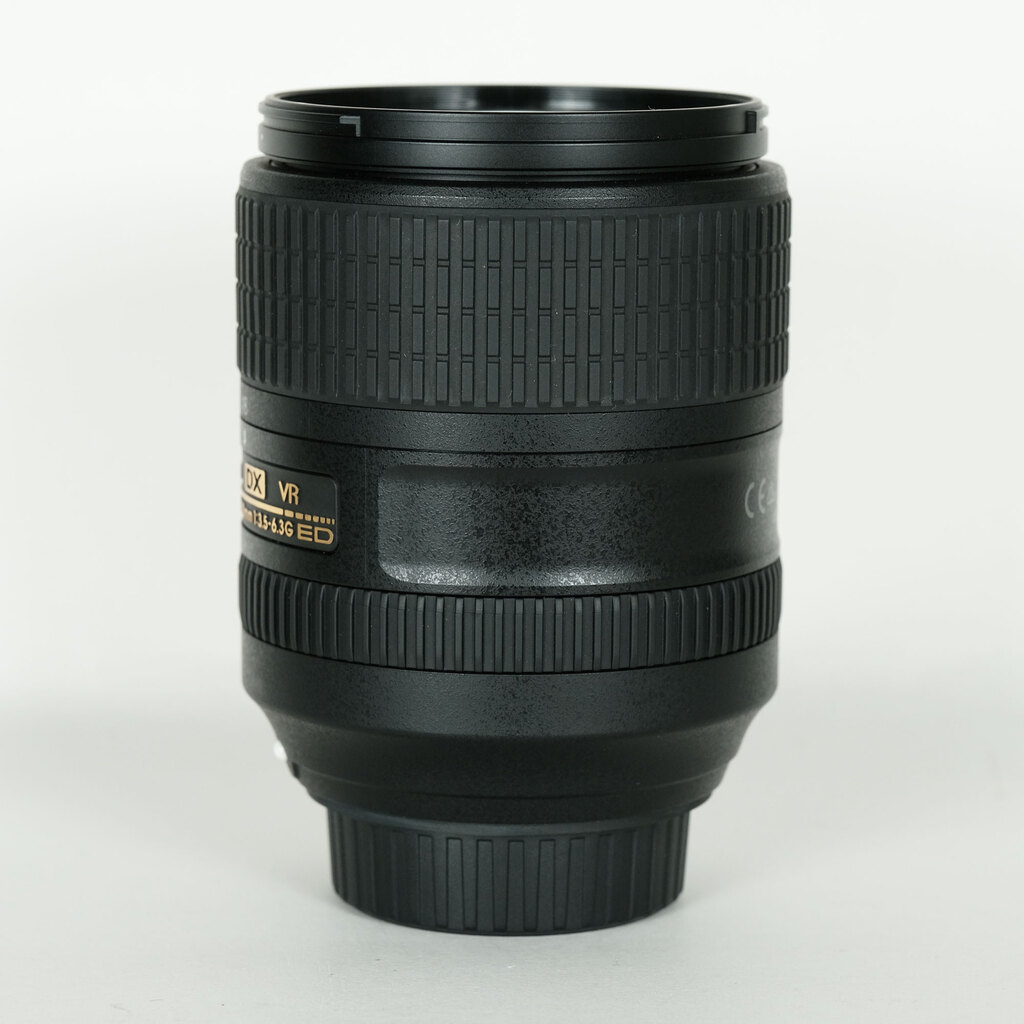 Nikon AF-S DX NIKKOR 18-300mm f/3.5-6.3G ED VR Nikon AF-S DX NIKKOR 18-300mm f/3.5-6.3G ED VR