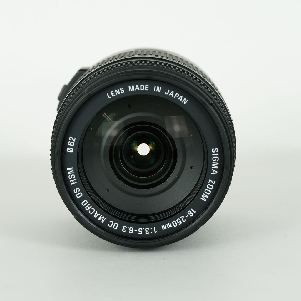 SIGMA 18-250mm F3.5-6.3 DC MACRO OS HSM (キヤノンEF用) SIGMA 18-250mm F3.5-6.3 DC MACRO OS HSM (キヤノンEF用)