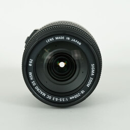 SIGMA 18-250mm F3.5-6.3 DC MACRO OS HSM (キヤノンEF用) SIGMA 18-250mm F3.5-6.3 DC MACRO OS HSM (キヤノンEF用)