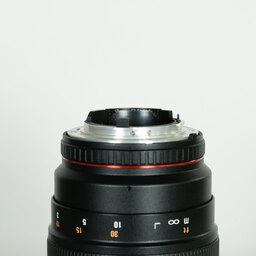 SAMYANG 135mm F2.0 (ニコンF用)CPU付