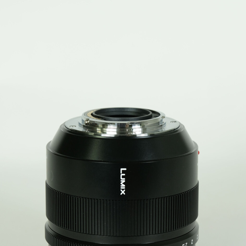 Panasonic LEICA DG NOCTICRON 42.5mm / F1.2 ASPH. / POWER O.I.S.