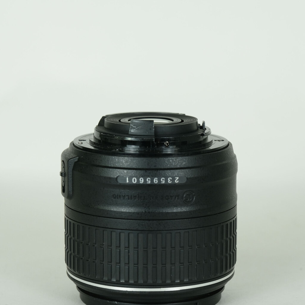 Nikon AF-S DX NIKKOR 18-55mm f3.5-5.6G VR II Nikon AF-S DX NIKKOR 18-55mm f3.5-5.6G VR II