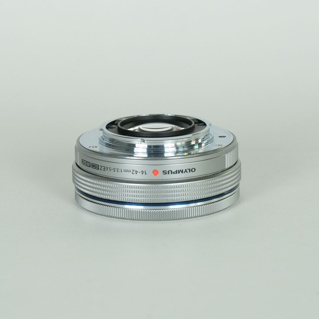 OLYMPUS M.ZUIKO DIGITAL ED 14-42mm F3.5-5.6 EZ シルバー OLYMPUS M.ZUIKO DIGITAL ED 14-42mm F3.5-5.6 EZ シルバー