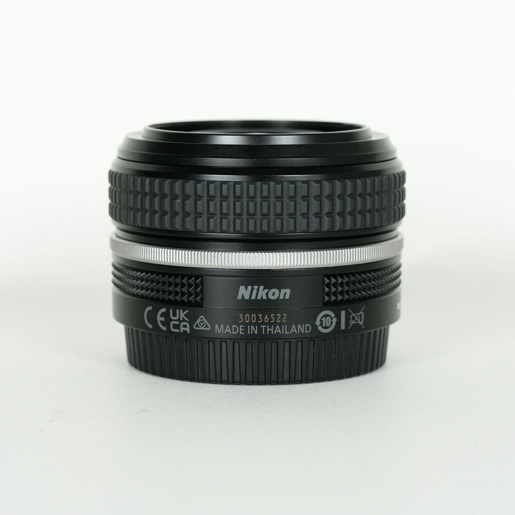 Nikon NIKKOR Z 40mm f/2 Nikon NIKKOR Z 40mm f/2