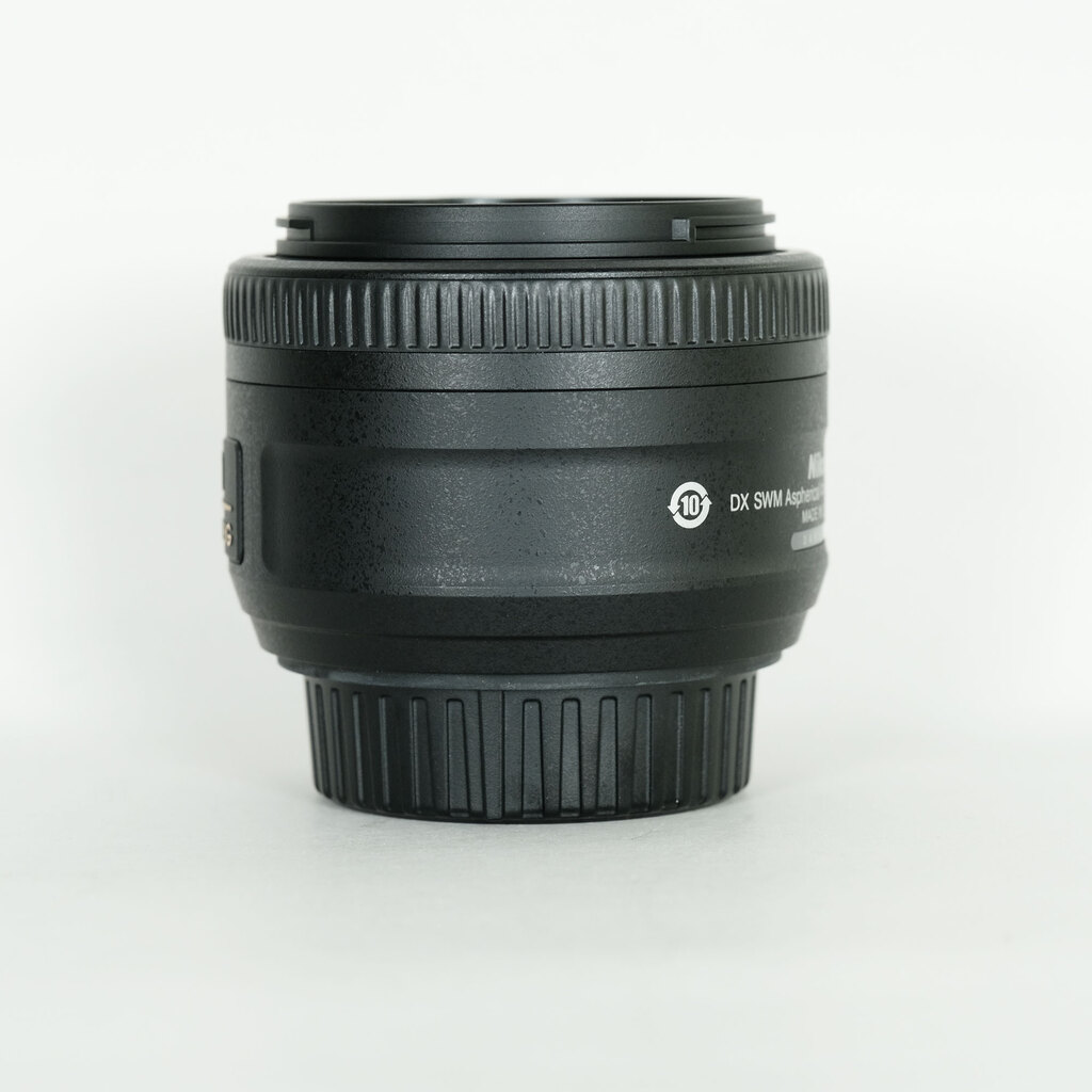 Nikon AF-S DX NIKKOR 35mm f/1.8G Nikon AF-S DX NIKKOR 35mm f/1.8G