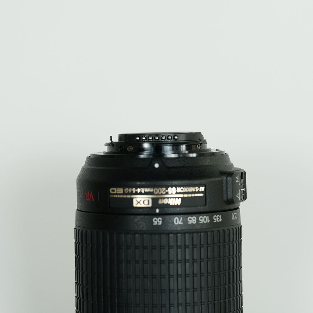 Nikon AF-S DX VR Zoom-Nikkor 55-200mm F4-5.6G IF-ED Nikon AF-S DX VR Zoom-Nikkor 55-200mm F4-5.6G IF-ED