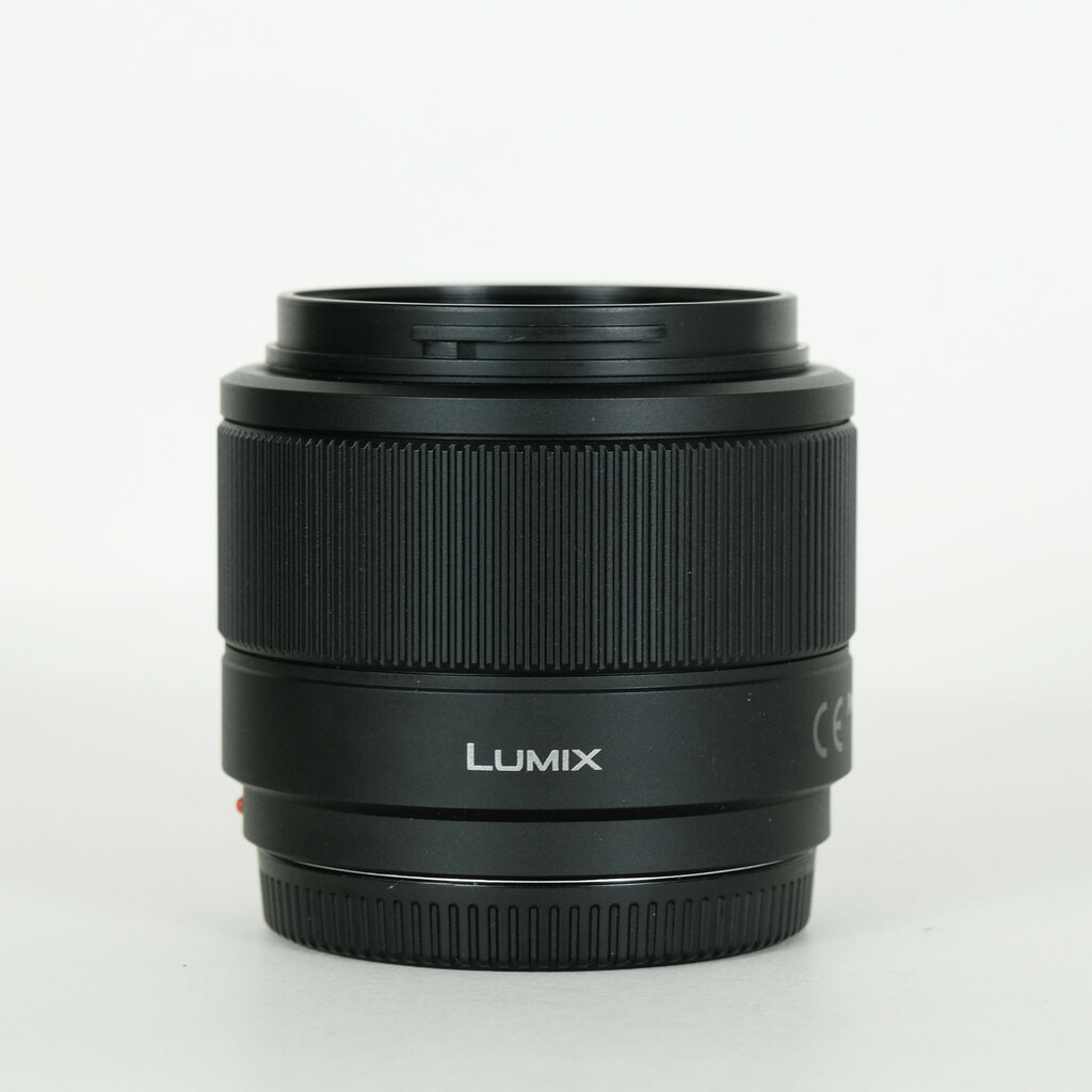 Panasonic LUMIX G 25mm F1.7 ASPH. Panasonic LUMIX G 25mm F1.7 ASPH.