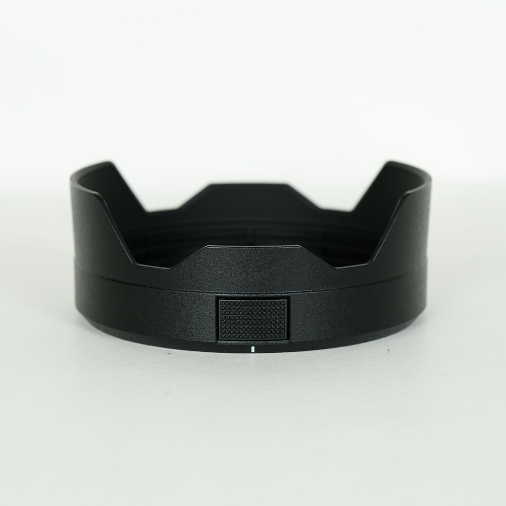 Panasonic LUMIX S 28-200mm F4-7.1 MACRO O.I.S. Panasonic LUMIX S 28-200mm F4-7.1 MACRO O.I.S.