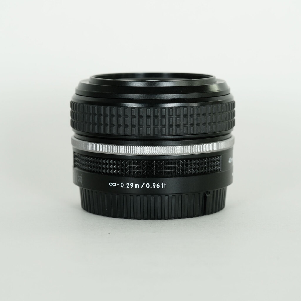 Nikon NIKKOR Z 40mm f/2 Nikon NIKKOR Z 40mm f/2