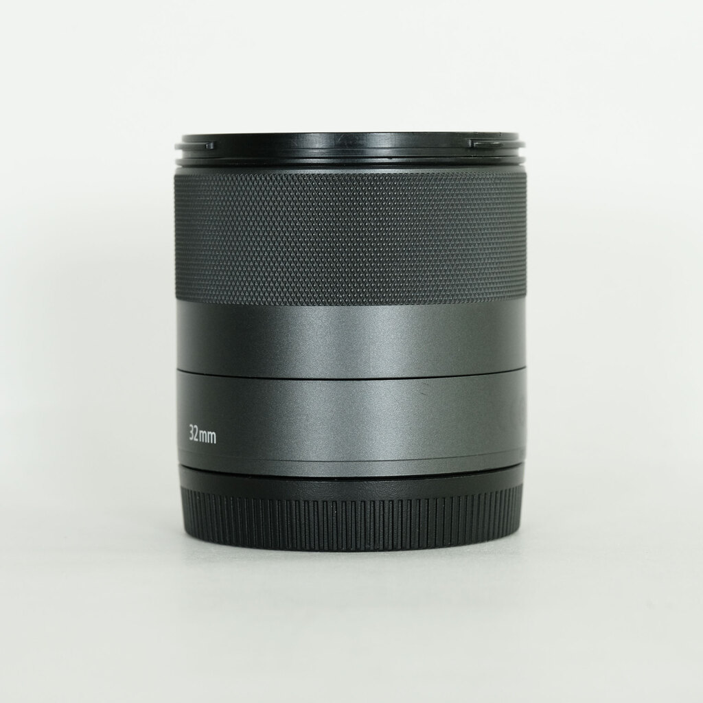 Canon EF-M32mm F1.4 STM Canon EF-M32mm F1.4 STM