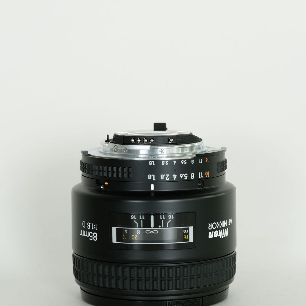 Nikon Ai AF Nikkor 85mm f/1.8D Nikon Ai AF Nikkor 85mm f/1.8D