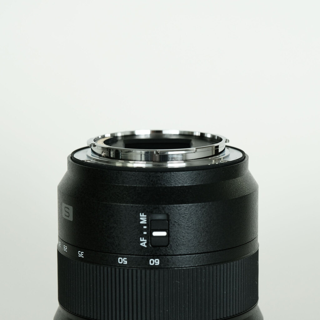 Panasonic LUMIX S 20-60mm F3.5-5.6 Panasonic LUMIX S 20-60mm F3.5-5.6