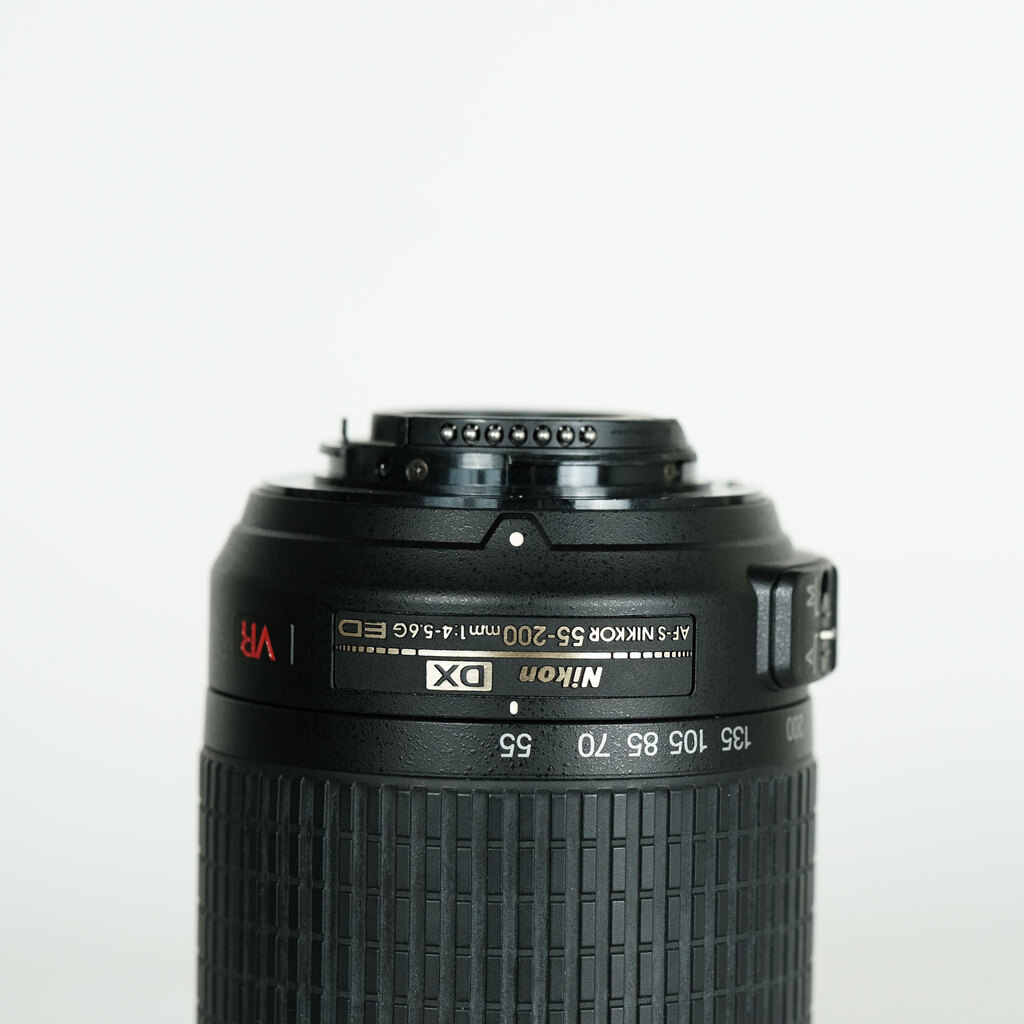 Nikon AF-S DX VR Zoom-Nikkor 55-200mm F4-5.6G IF-ED Nikon AF-S DX VR Zoom-Nikkor 55-200mm F4-5.6G IF-ED