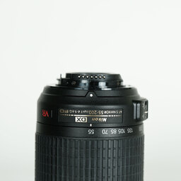 Nikon AF-S DX VR Zoom-Nikkor 55-200mm F4-5.6G IF-ED Nikon AF-S DX VR Zoom-Nikkor 55-200mm F4-5.6G IF-ED