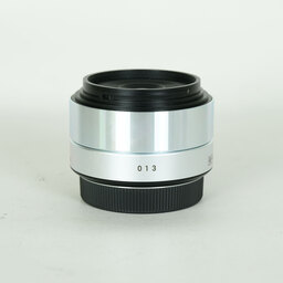 SIGMA A 30mm F2.8 DN (マイクロフォーサーズ用)シルバー SIGMA A 30mm F2.8 DN (マイクロフォーサーズ用)シルバー