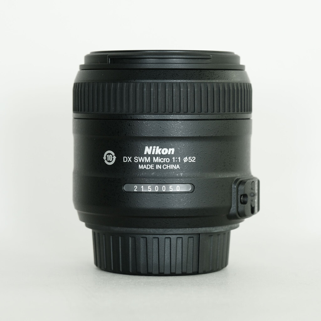 Nikon AF-S DX Micro NIKKOR 40mm f/2.8G Nikon AF-S DX Micro NIKKOR 40mm f/2.8G