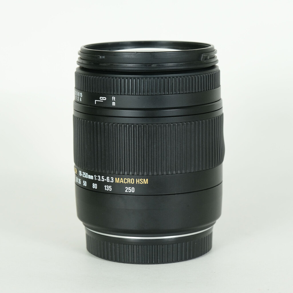 SIGMA 18-250mm F3.5-6.3 DC MACRO OS HSM (キヤノンEF用) SIGMA 18-250mm F3.5-6.3 DC MACRO OS HSM (キヤノンEF用)