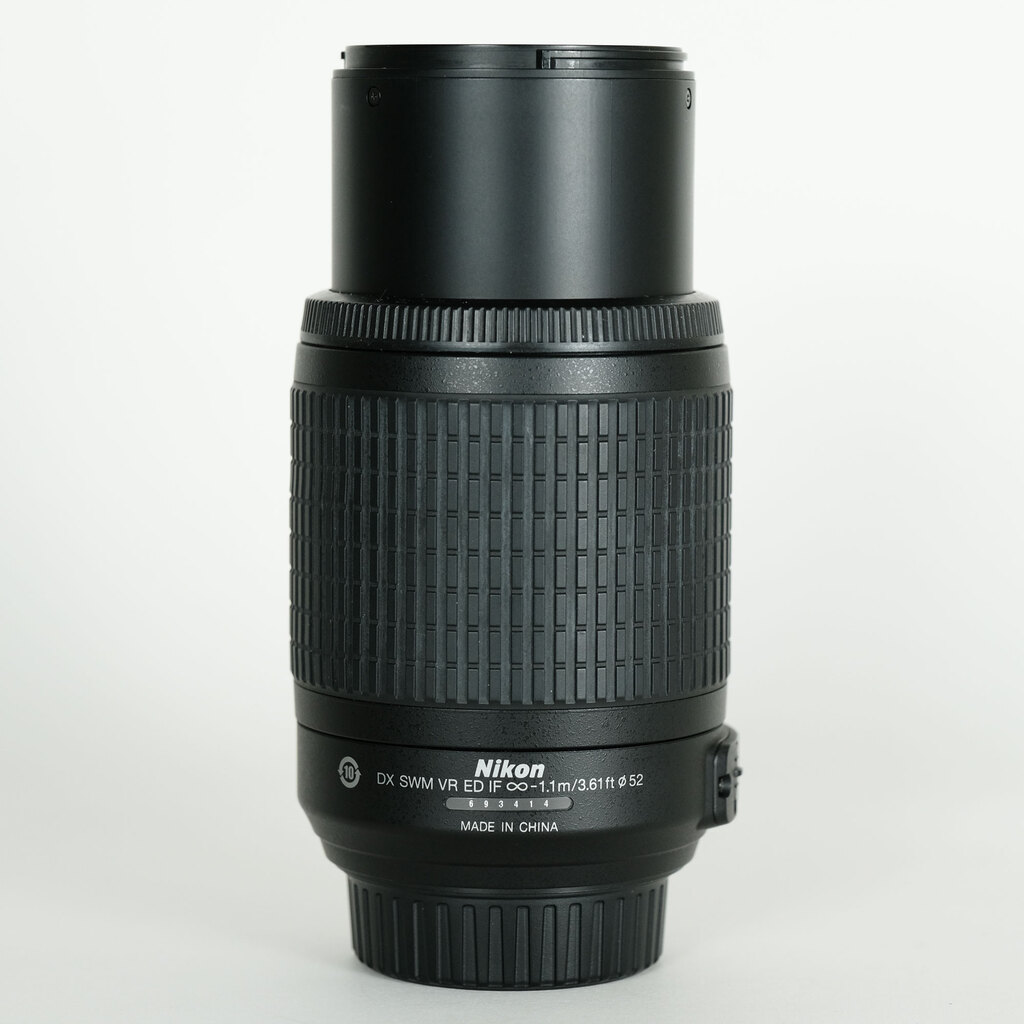 Nikon AF-S DX VR Zoom-Nikkor 55-200mm F4-5.6G IF-ED Nikon AF-S DX VR Zoom-Nikkor 55-200mm F4-5.6G IF-ED