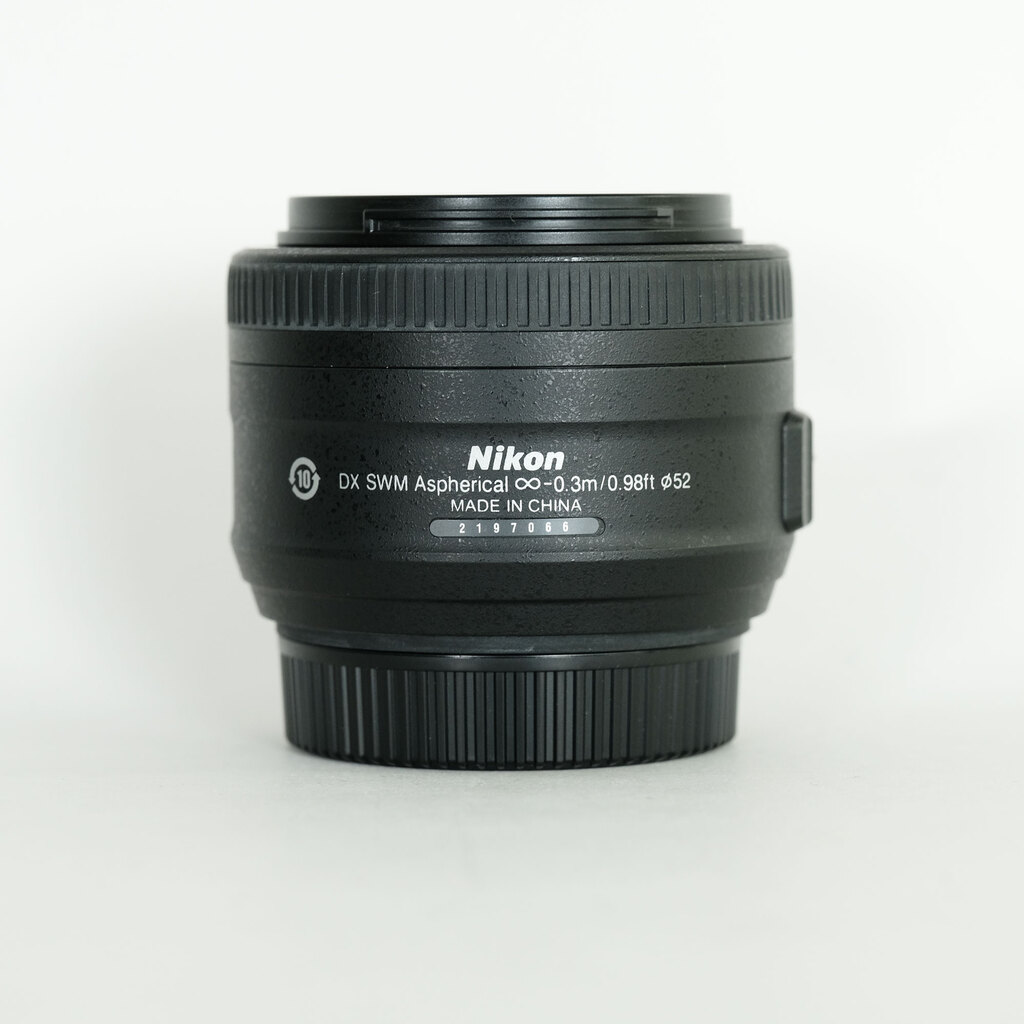 Nikon AF-S DX NIKKOR 35mm f/1.8G Nikon AF-S DX NIKKOR 35mm f/1.8G