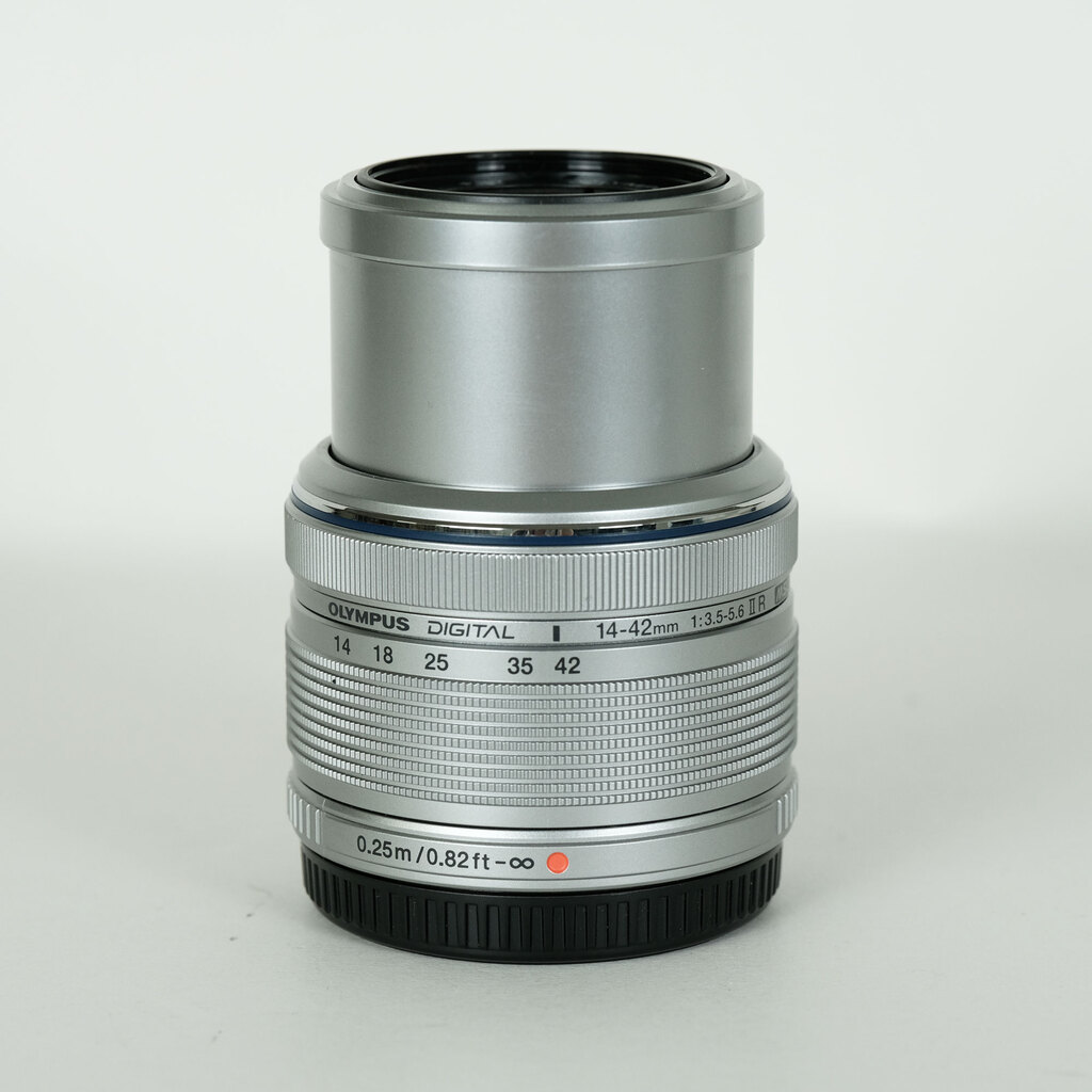 OLYMPUS M.ZUIKO DIGITAL 14-42mm F3.5-5.6IIR シルバー