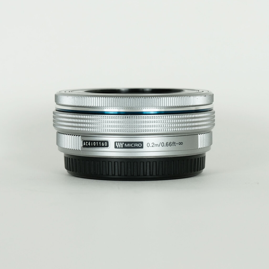 OLYMPUS M.ZUIKO DIGITAL ED 14-42mm F3.5-5.6 EZ シルバーの