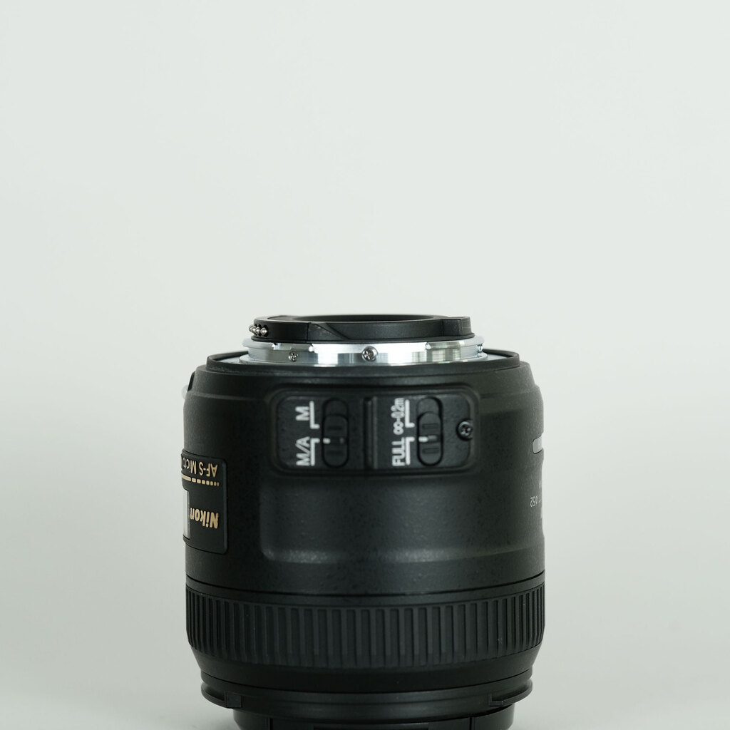 Nikon AF-S DX Micro NIKKOR 40mm f/2.8G Nikon AF-S DX Micro NIKKOR 40mm f/2.8G