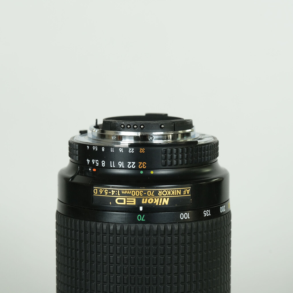 Nikon AF Zoom-Nikkor ED 70-300mm F4-5.6D Nikon AF Zoom-Nikkor ED 70-300mm F4-5.6D