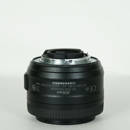 Nikon AF-S DX NIKKOR 35mm f/1.8G Nikon AF-S DX NIKKOR 35mm f/1.8G