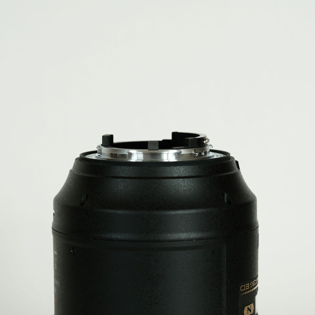 Nikon AF-S VR Micro-Nikkor 105mm f/2.8G IF-ED Nikon AF-S VR Micro-Nikkor 105mm f/2.8G IF-ED