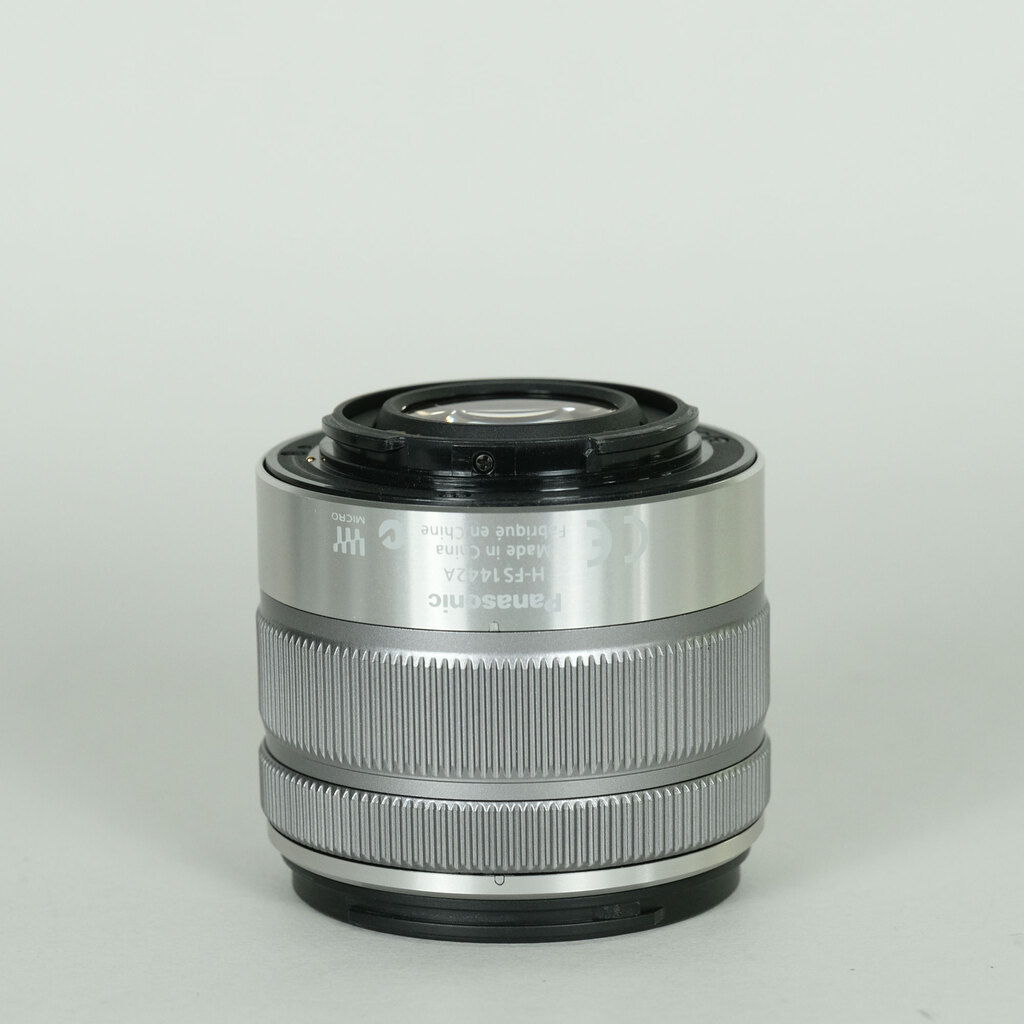 Panasonic LUMIX G VARIO 14-42mm F3.5-5.6 ASPH./MEGA O.I.S. Panasonic LUMIX G VARIO 14-42mm F3.5-5.6 ASPH./MEGA O.I.S.