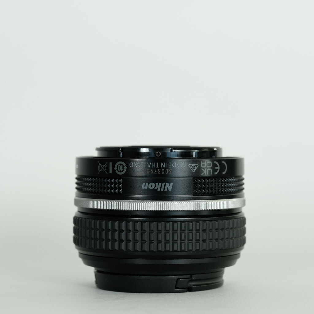 Nikon NIKKOR Z 40mm f/2 Nikon NIKKOR Z 40mm f/2