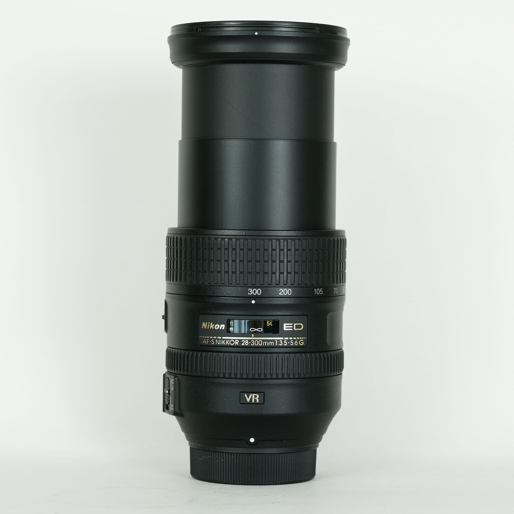 Nikon AF-S NIKKOR 28-300mm f/3.5-5.6G ED VR Nikon AF-S NIKKOR 28-300mm f/3.5-5.6G ED VR