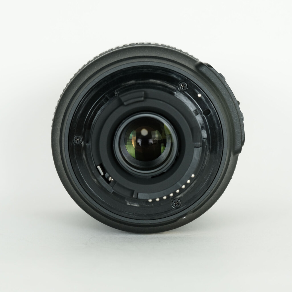 Nikon AF-S DX NIKKOR 18-105mm F3.5-5.6G ED VR Nikon AF-S DX NIKKOR 18-105mm F3.5-5.6G ED VR