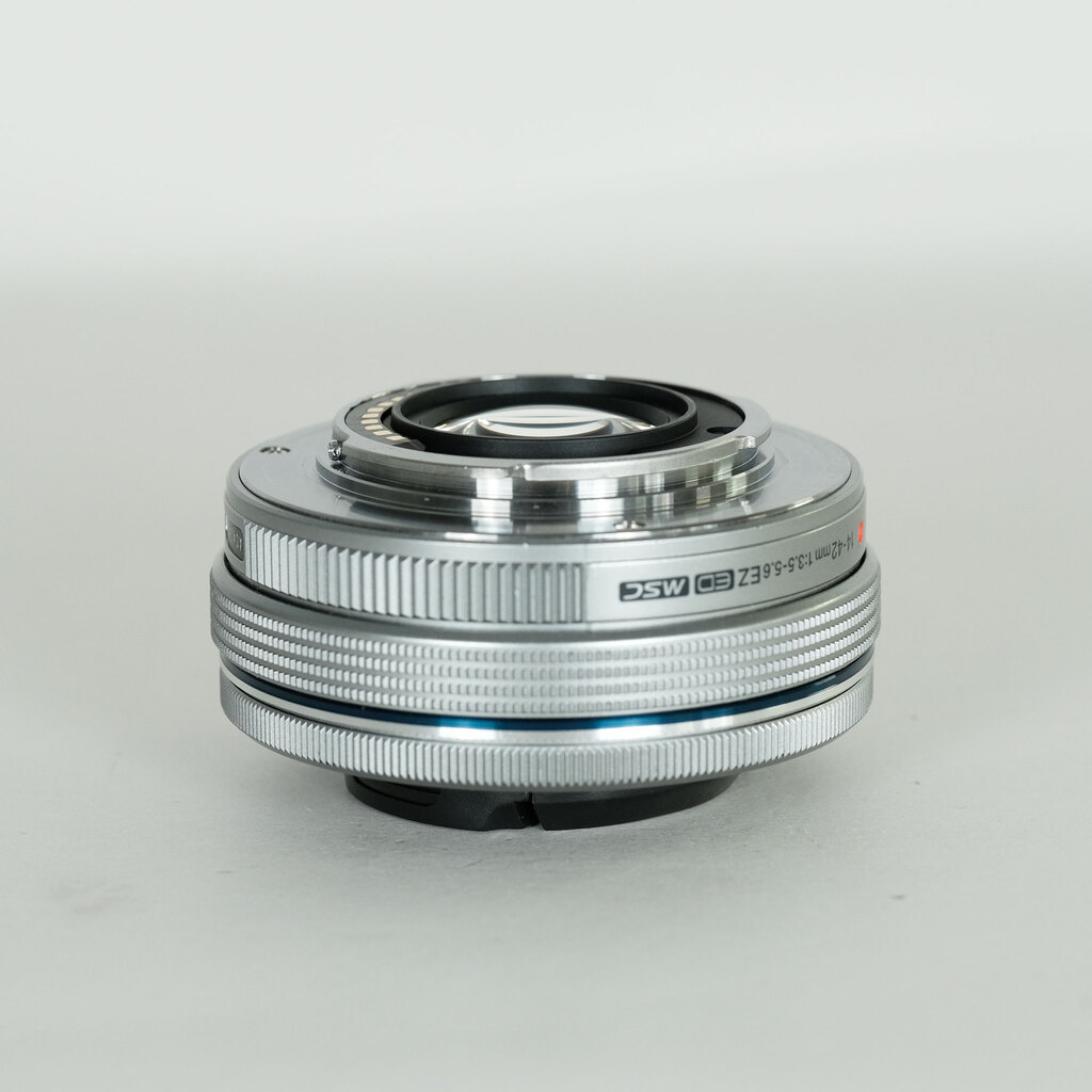 完動品　OLYMPUS M.ZUIKO DIGTAL 14-42mm シルバー M.ZUIKO DIGITAL ED 14-42mm F3.5-5.6 EZ [シルバー] 中古価格